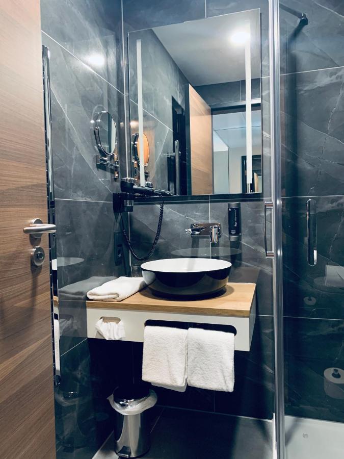 Intergroup Business & Design Hotel Ingolstadt Kosching Bagian luar foto